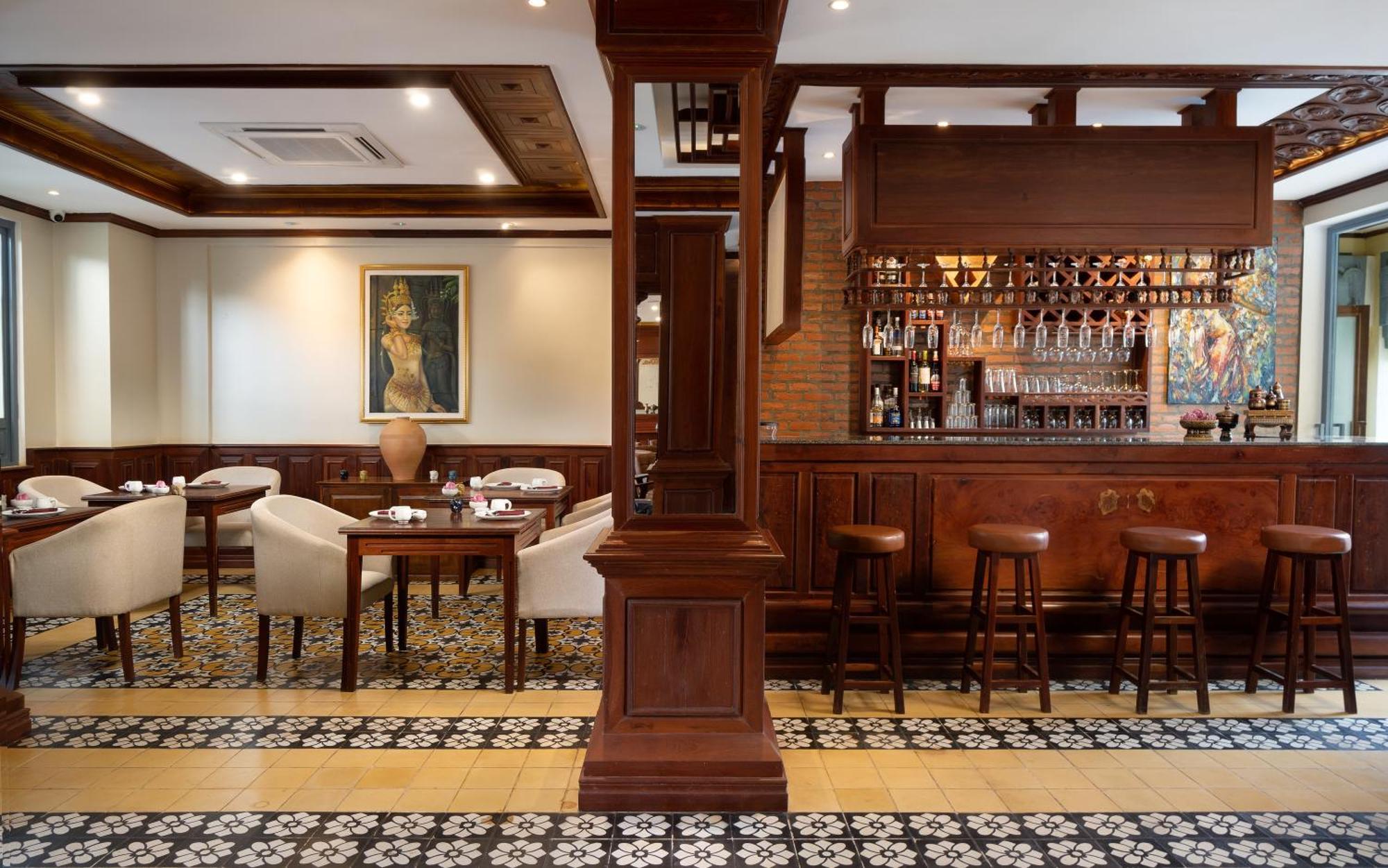 The Elephant 4* Siem Reap